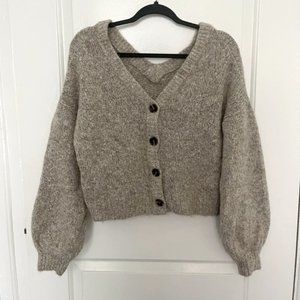 (SOLD) ⭐️HOST PICK⭐️ Reversible Cropped Sweater